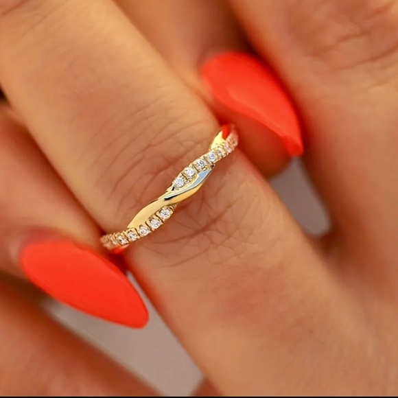 Cubic Zirconia Twisted Ring - Picture 4 of 5